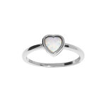 Bague en argent rhodié coeur opale blanche de synthèse Bague en argent rhodié coeur opale blanche de synthèse