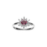 Bague en argent rhodi� motif fleur avec oxyde rose et le contour en oxydes blancs