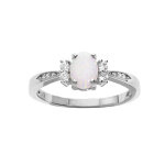 Bague en argent rhodié opale blanche de synthèse et oxydes blancs sertis Bague en argent rhodié opale blanche de synthèse et oxydes blancs sertis