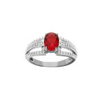 Bague en argent rhodié avec oxyde rouge central et trois rails d'oxydes blancs sertis Bague en argent rhodié avec oxyde rouge central et trois rails d'oxydes blancs sertis