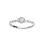 Bague en argent rhodié perle opale véritable ornée d'oxydes blancs sertis Bague en argent rhodié perle opale véritable ornée d'oxydes blancs sertis