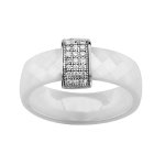 Bague en cramique blanche facete avec lment haut en argent rhodi et oxydes blancs micro - sertis ...