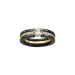 Bague en céramique noire 1 rail central d'oxydes blancs sertis et 1 oxyde carre blanc serti Bague en céramique noire 1 rail central d'oxydes blancs sertis et 1 oxyde carre blanc serti