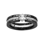 Bague en céramique noire 3 anneaux, 2 en céramique noire et 1 anneau central d'oxydes blancs sertis avec ... Bague en céramique noire 3 anneaux, 2 en céramique noire et 1 anneau central d'oxydes blancs sertis avec ...