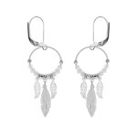 Boucles d'oreille en argent rhodi� anneau suspendu 15mm avec boules lisses et blanches pampille 3 plumes ...