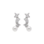 Boucles d'oreille en argent rhodi� avec perle de culture d'eau douce blanche et 3 oxydes blancs