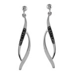Boucles d'oreilles pendantes en argent rhodié 2 brins suspendus torsadés lache dont 1 orné d'oxydes noirs ... Boucles d'oreilles pendantes en argent rhodié 2 brins suspendus torsadés lache dont 1 orné d'oxydes noirs ...