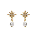 Boucles d'oreille tige en plaqu or forme etoile oxydes blancs et perle blanche imitation