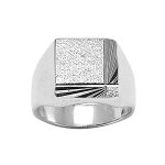 Chevalière en argent plateau carré diamanté et strié en biais sur 2 bords consécutifs Chevalière en argent plateau carré diamanté et strié en biais sur 2 bords consécutifs