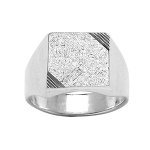 Chevalière en argent plateau carré diamanté et strié sur 2 angles Chevalière en argent plateau carré diamanté et strié sur 2 angles