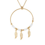Collier en argent et dorure jaune chane avec pendentif anneau 28mm boules blanches pampille 3 plumes ...