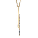 Collier en plaqué or forme cravate 2 bâtons superposés, 1 lisse et l'autre orné d'oxydes blancs sertis ... Collier en plaqué or forme cravate 2 bâtons superposés, 1 lisse et l'autre orné d'oxydes blancs sertis ...