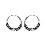 Cr�oles en argent patin� balinaises avec motifs enroul�s, stri�s, serpentins et boule lisse