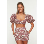 Crop top et short taille haute blanc et bordeaux