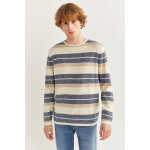 Pull ecru chin� et bleu marine chin�