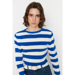 Pull ray� blanc et bleu marine