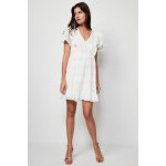 Robe courte en dentelle