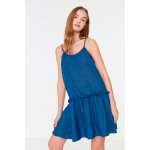 Robe courte textur�e volant�e