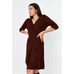 Robe avec �paules ajour�es