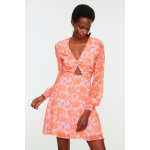 Robe fleurie avec d�coupe fantaisie