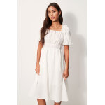 Robe avec n?uds au dos