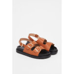Sandales � brides ajustables