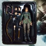 Figurine play arts ka - lara croft (rise of the tomb raider)