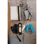 Nintendo wii blanc avec 4 manettes et 3 joystick