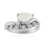 Bague en argent et opale blanche Bague en argent et opale blanche