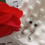 Boucles pendantes musica - argent 925, calc�doine blanche & obsidienne noire