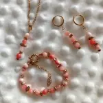 Parure soraya - collier, boucles & bracelet en acier dor avec pierre persane rose