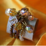 Bague en perles facettes, toupies et rocailles