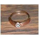 Bague plaquée couleur cuir movitex avec pierre incrustée Bague plaquée couleur cuir movitex avec pierre incrustée