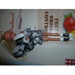 Barbie habill�e en noir et blanc avec son sac � dos