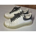 Baskets alexander mcqueen oversized taille 41. 5 cuir blanc noir semelles translucides