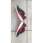 Basket nike  scratch bb taille 21 noir et rouge