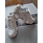 Baskets nike shox pointure 42 blanc et argent.