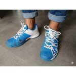 Basket de tennis bleu et blanche taille 42 wilson (abim�e � un endroit sinon comme neuve)