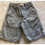 Bermuda en jean okaidi taille 5 ans (108cm) Bermuda en jean okaidi taille 5 ans (108cm)