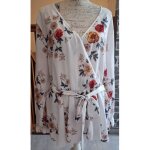 Blouse fleurie fluide curvy avec la ceinture assortie