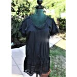 Blouse / tunique noire caroll rehauss�e de dentelle et petits boutons sur les �paules. . taille �tiquet�e: ...