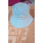 Bob enfant, tour de t�te 48 cm, capulina hot company, coloris bleu clair, smiley souriant en caoutchouc ...