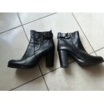 Bottines en cuir minelli taille 37. Bottines en cuir minelli taille 37.