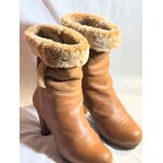 Bottines femme fourrées pointure 38 - beige a talons - très bon État - talons 9 cm - pratiquement pas ... Bottines femme fourrées pointure 38 - beige a talons - très bon État - talons 9 cm - pratiquement pas ...
