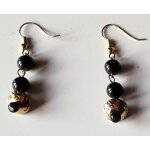 Boucles d'oreilles fantaisie formes de 4 boules noires et d'une boule dore cisele relies par des ...