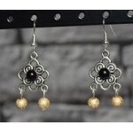 Boucles d'oreilles fantaisies style oriental en mtal et perles stardust or