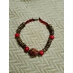 Bracelet artisanal en noix de coco / bois / c�ramique marron / rouge .