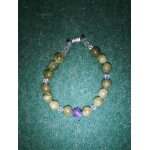 Bracelet en jades, verres À facettes et améthyste artisanal. . 18 cm. Bracelet en jades, verres À facettes et améthyste artisanal. . 18 cm.