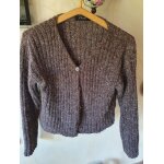 Cardigan / gilet court tricot côtelé marron chiné, boutonné par brides Cardigan / gilet court tricot côtelé marron chiné, boutonné par brides
