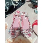 Chaussons desigual fleurs taille 38 - 39 . .